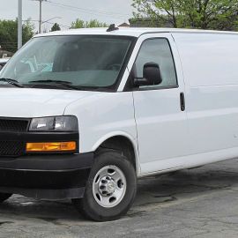 Bi Moay ơ trước Chevrolet Express  - 15233112