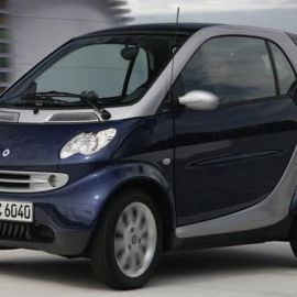 Heo thắng sau Mercedes Smart Fortwo coupe 