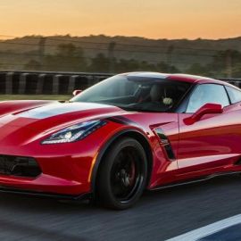 Bố Thắng sau Chevrolet Corvette Grand Sport 2017 